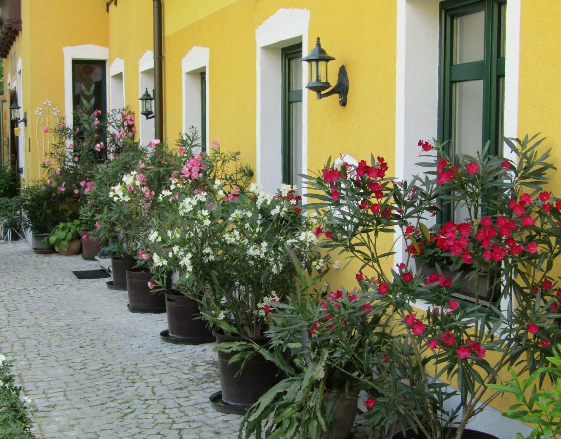 Villa Kreuthhof Appartements Klosterneuburg Bagian luar foto