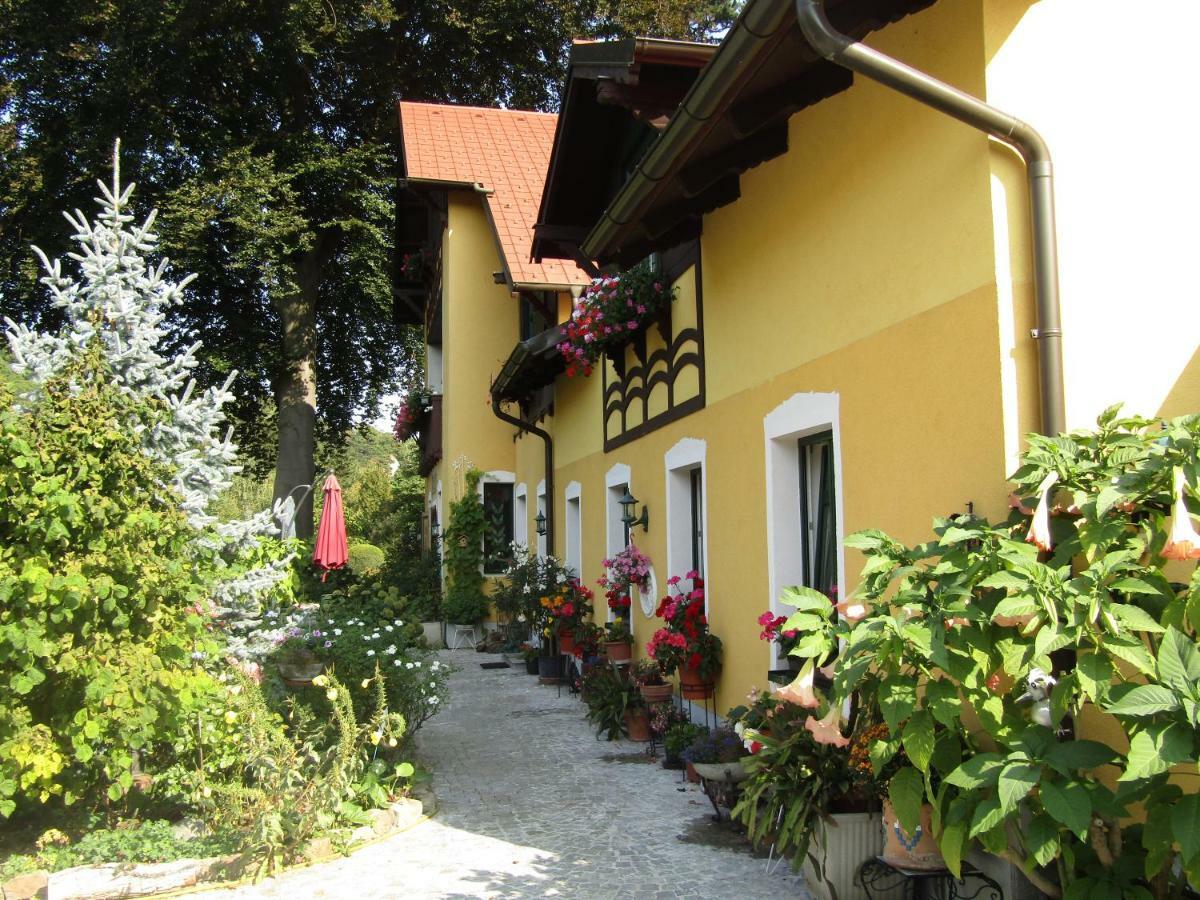 Villa Kreuthhof Appartements Klosterneuburg Bagian luar foto